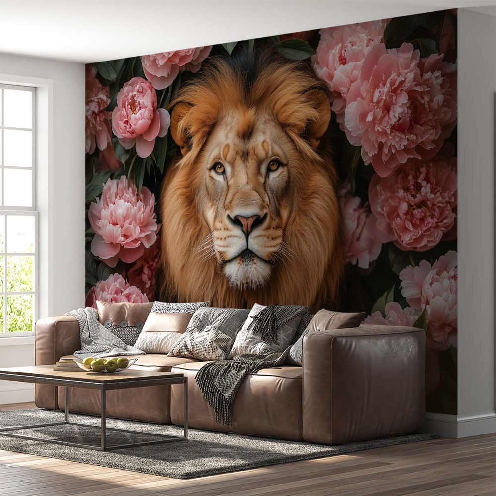 Alternative view of Gouden leeuw tussen roze pioenen behang