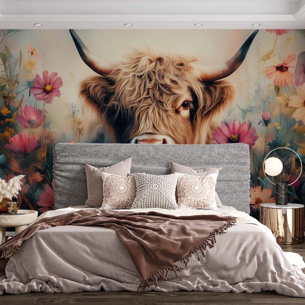 Alternative view of Harige Hoornkoe in Bloemenweide behang