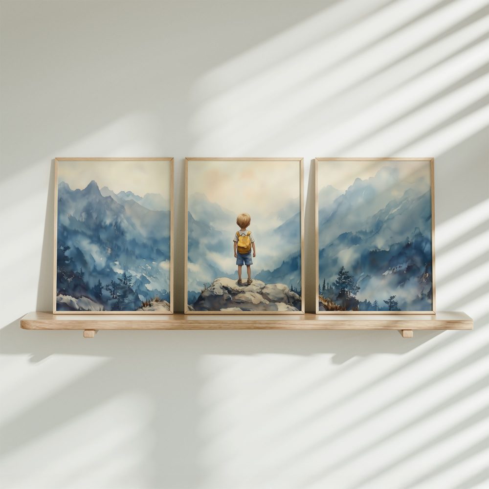 Jongen op rots – Dromerig berglandschap voor kinderkamer