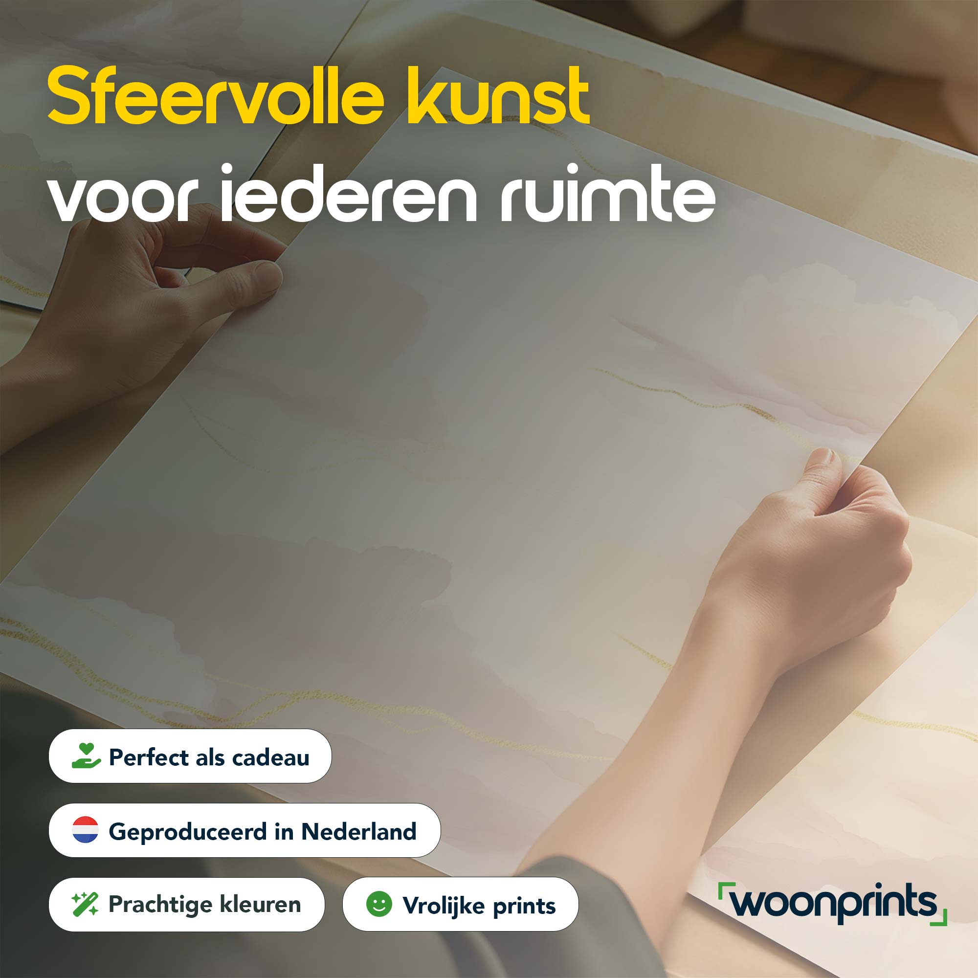 Roze Droomwolken met Gouden Strepen – Serene Wanddecoratie - Afbeelding 6