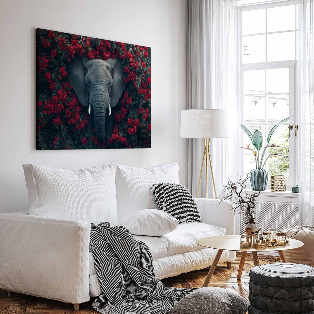 Alternative view of Grijze olifant tussen rode bloemen