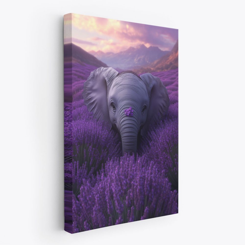 Grijze olifant tussen paarse bloemen