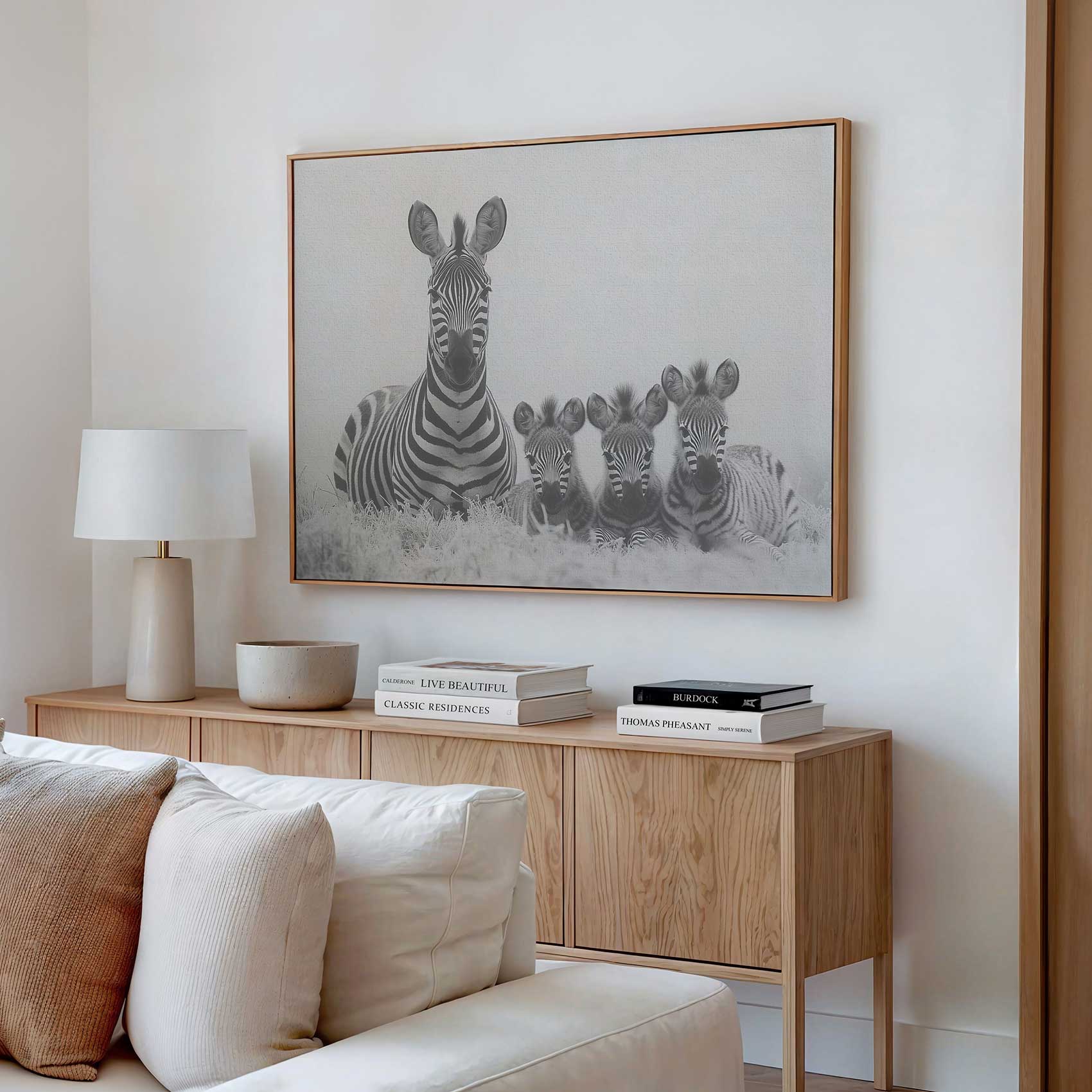 Zwart-witte zebrafamilie in gras - Afbeelding 2