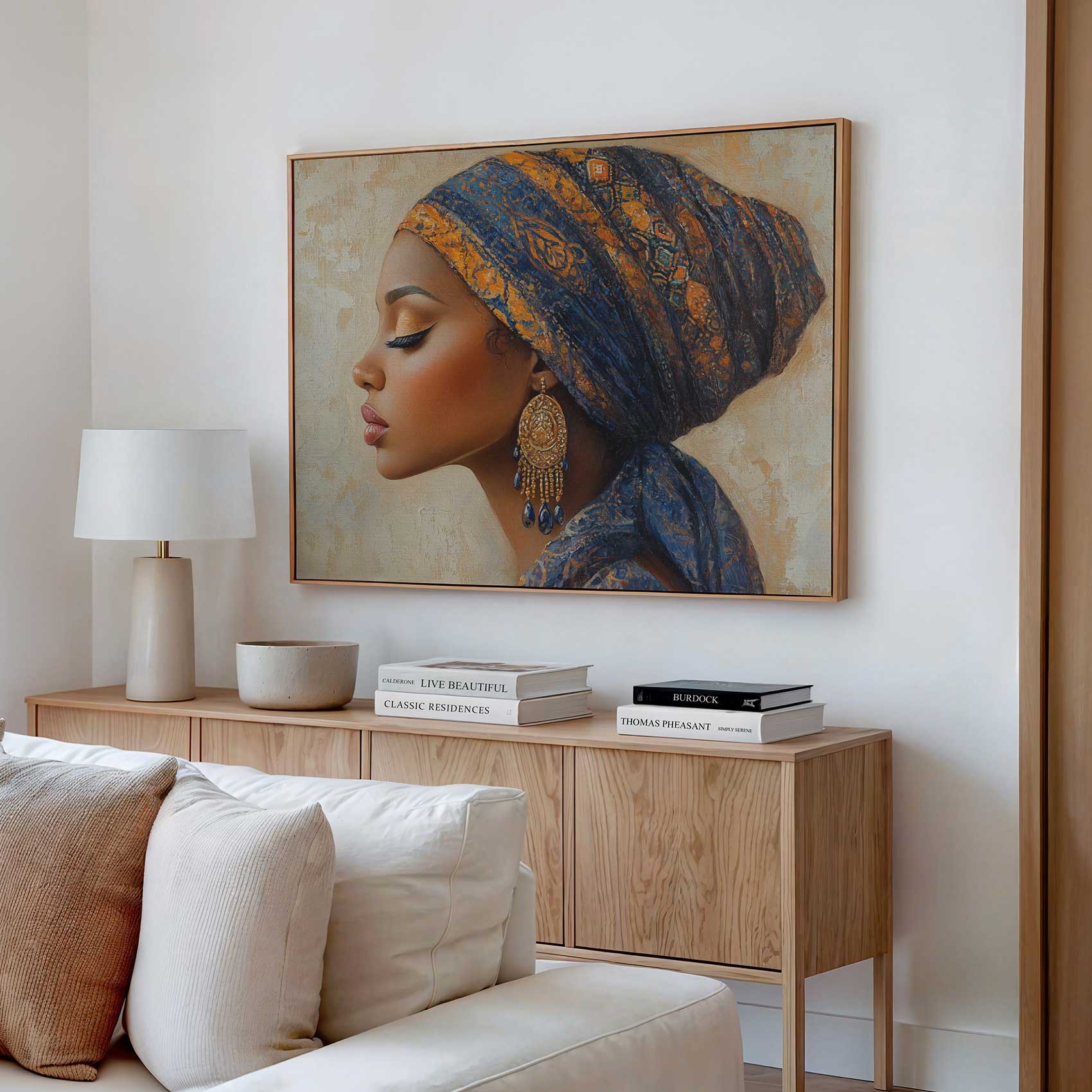 Elegante vrouw met blauw-gouden hoofddoek - Afbeelding 2