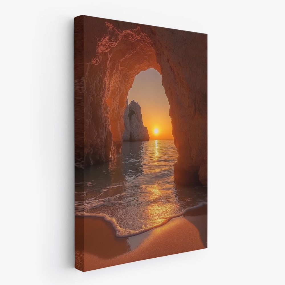 Prachtige zonsondergang bij rotsen